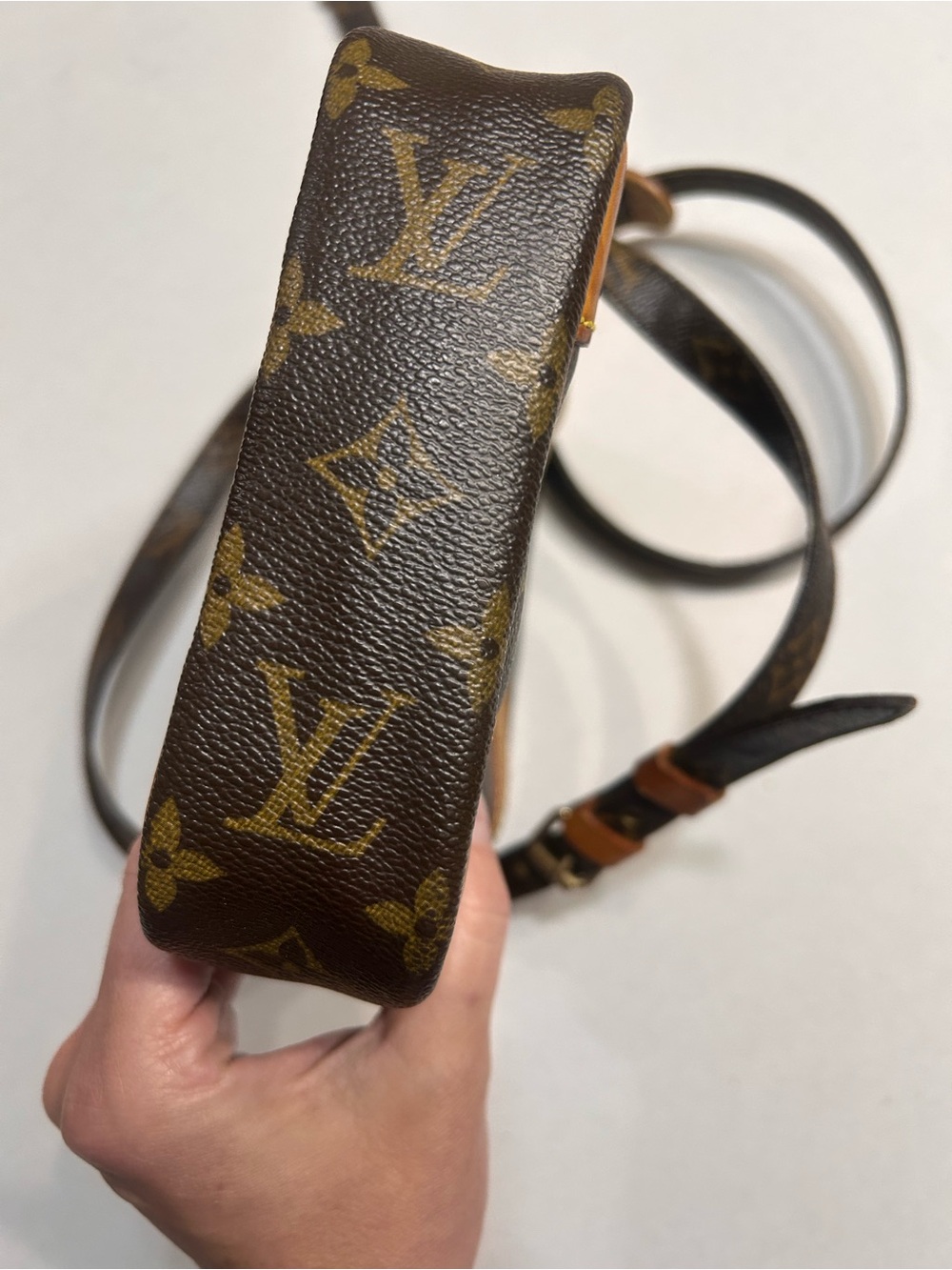 Authentic Louis Vuitton Brown Monogram Crossbody Bag with flaw - Picture 13 of 16
